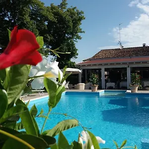 Relais Roncuzzi Hotel